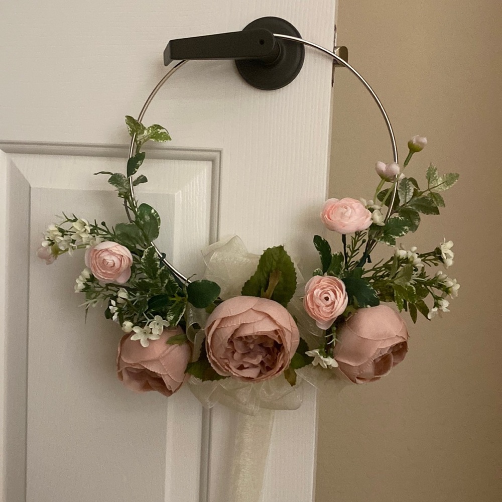 Ring bouquet with pink and champagne colored flowers